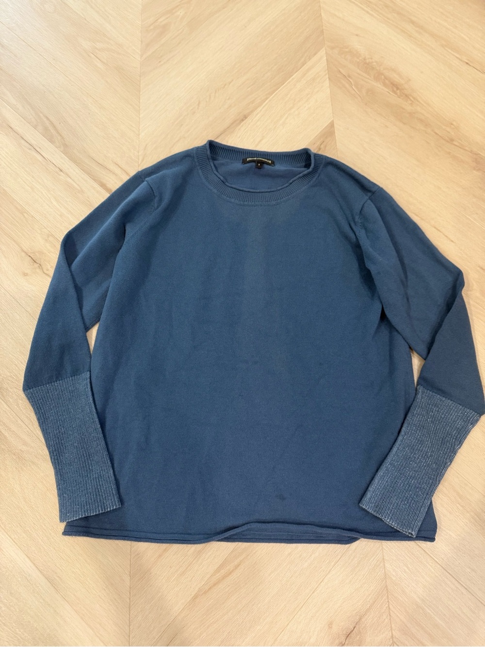 Women’s Crewneck Long-Sleeve Shirt in Blue